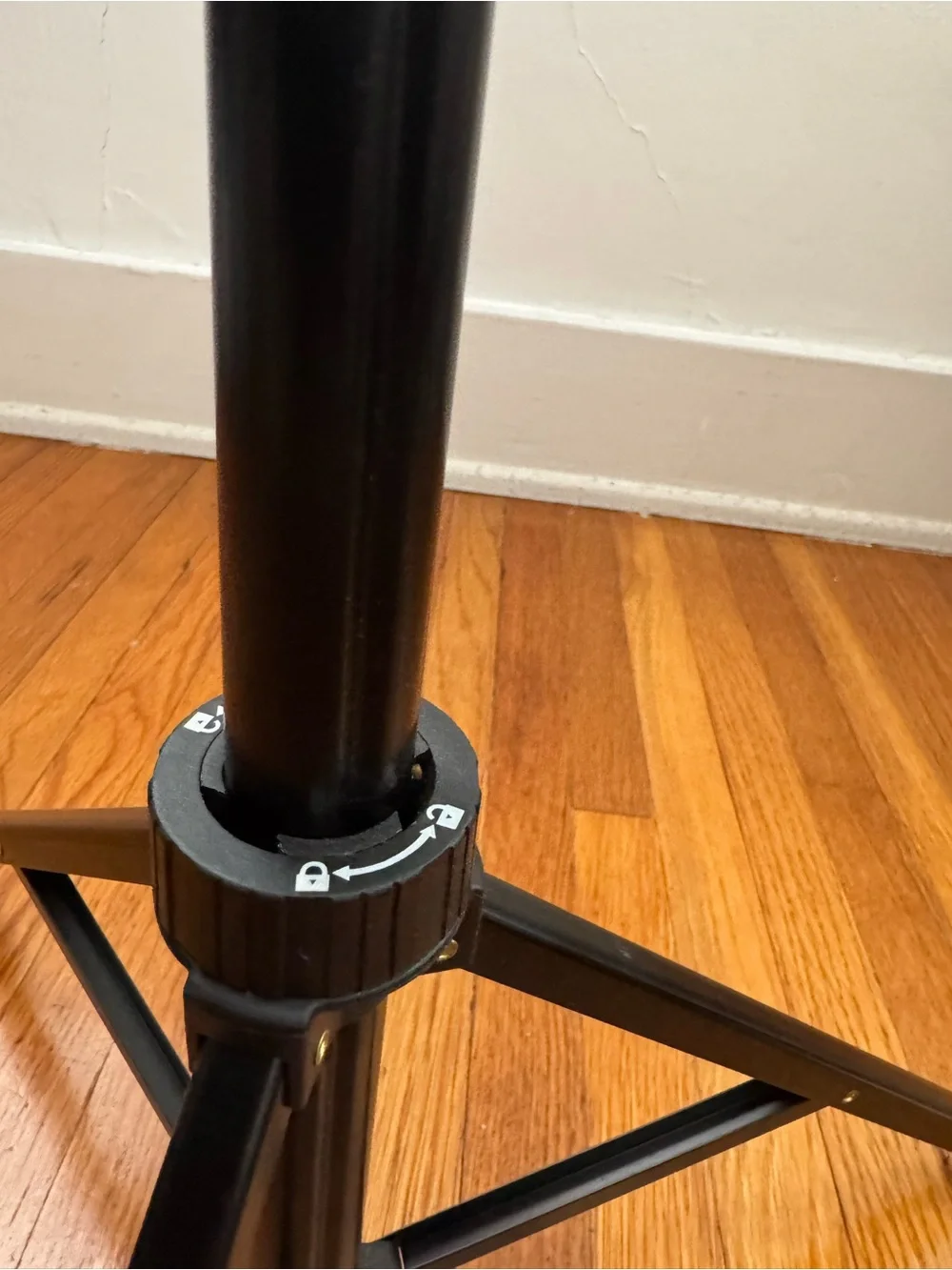UBeesize black Camera/Light Tripod Stand with Adjustable Head